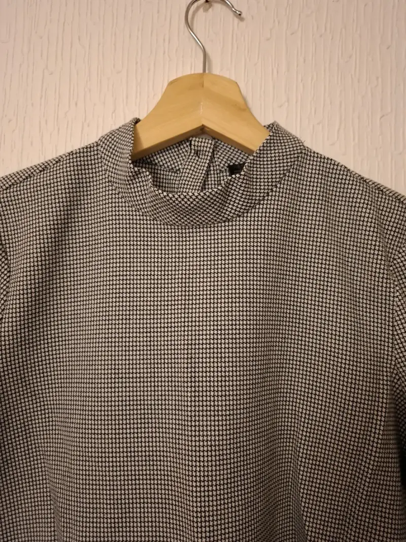 Blusa de mujer con diseño a cuadros - 1