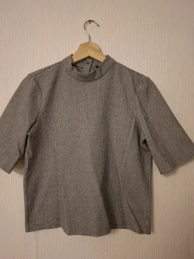Blusa de mujer con diseño a cuadros - miniatura 2