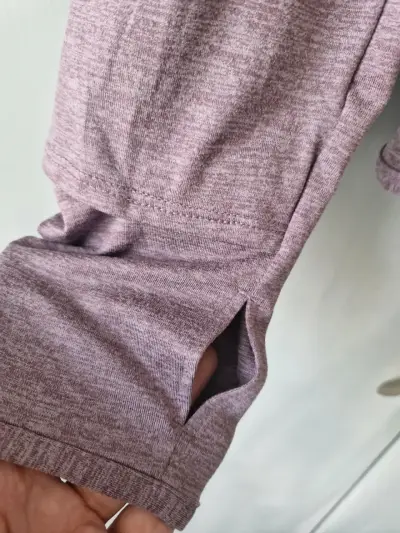 Polera deportiva Nike morada para mujer - miniatura 4