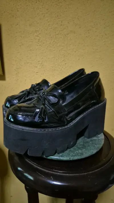 Zapatos de plataforma negros con lazo - miniatura 1