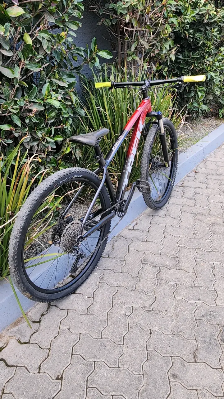 Bicicleta de montaña Trek Marlin 6 2025 - 1