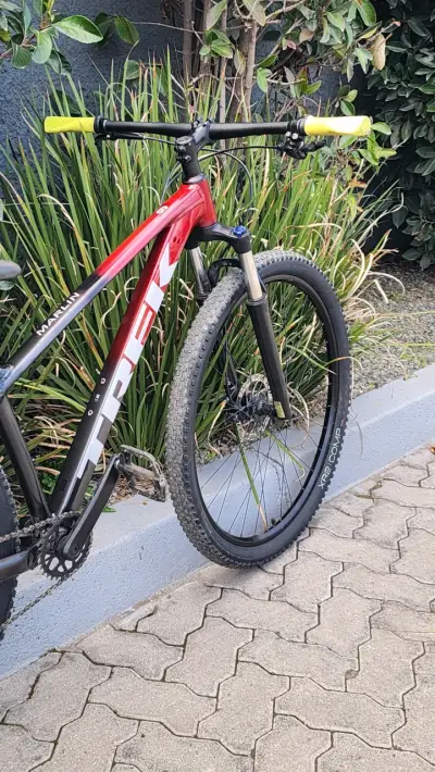 Bicicleta de montaña Trek Marlin 6 2025 - miniatura 2