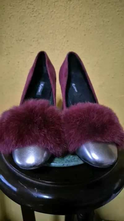 Zapatos de Tacón Burdeos con Detalle de Peluche - miniatura 1