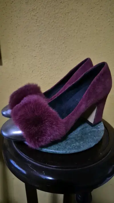 Zapatos de Tacón Burdeos con Detalle de Peluche - miniatura 3