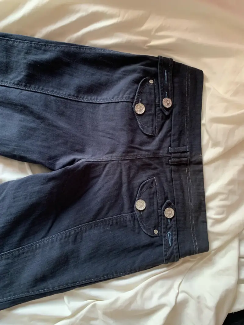 Pantalones azul oscuro con botones - 2