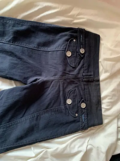 Pantalones azul oscuro con botones - miniatura 2