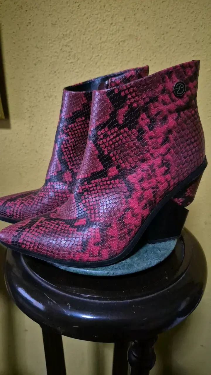 Botines de cuero sintético con estampado de serpiente - 2