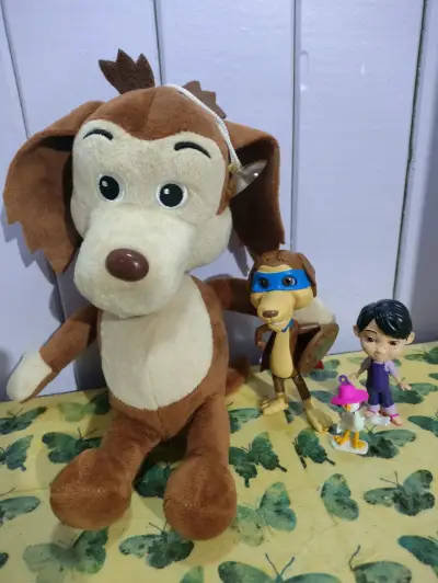 Set de peluches y figuras perro chocolo - miniatura 1