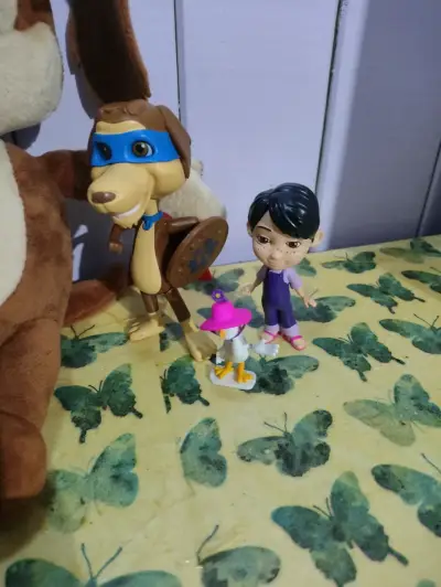 Set de peluches y figuras perro chocolo - miniatura 3