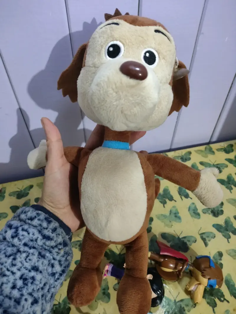 Set de peluches y figuras perro chocolo - 6