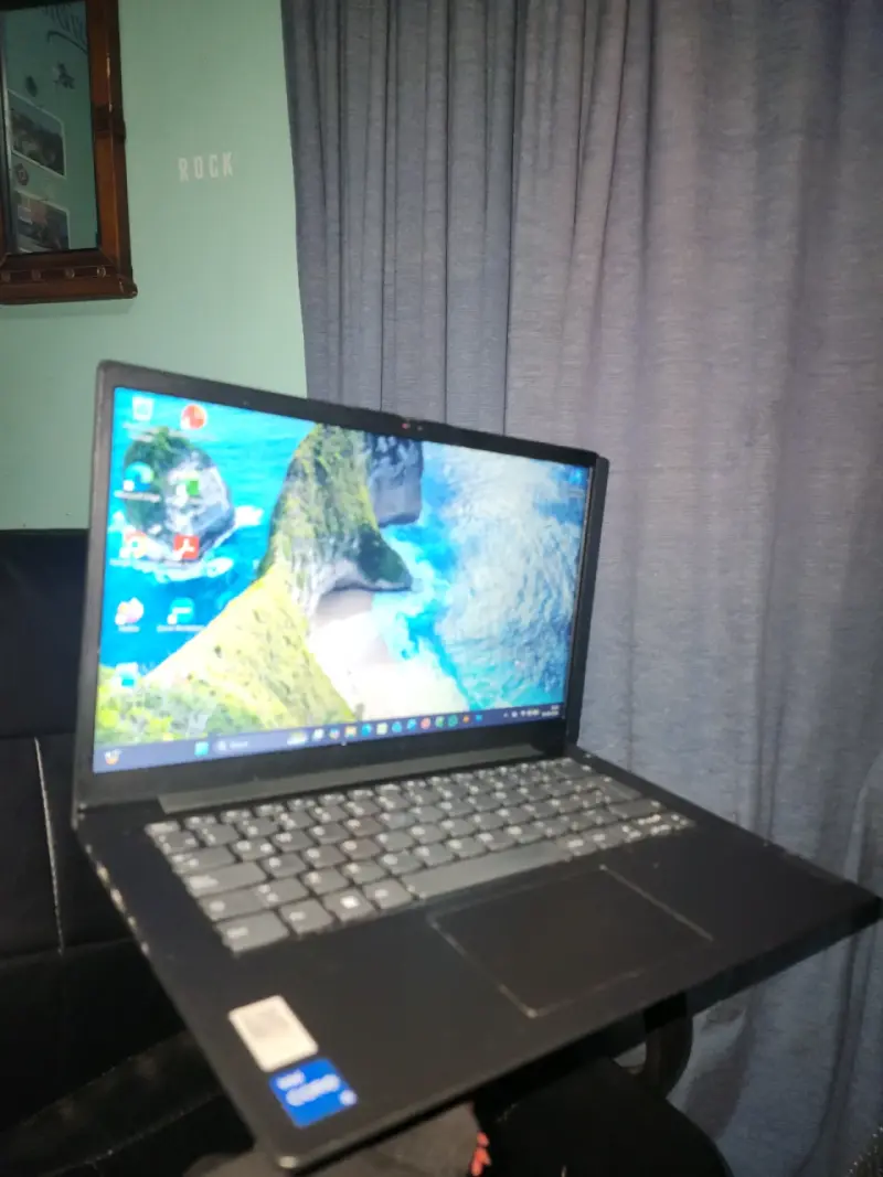 Laptop Lenovo Intel Core i5 en buen estado - 2