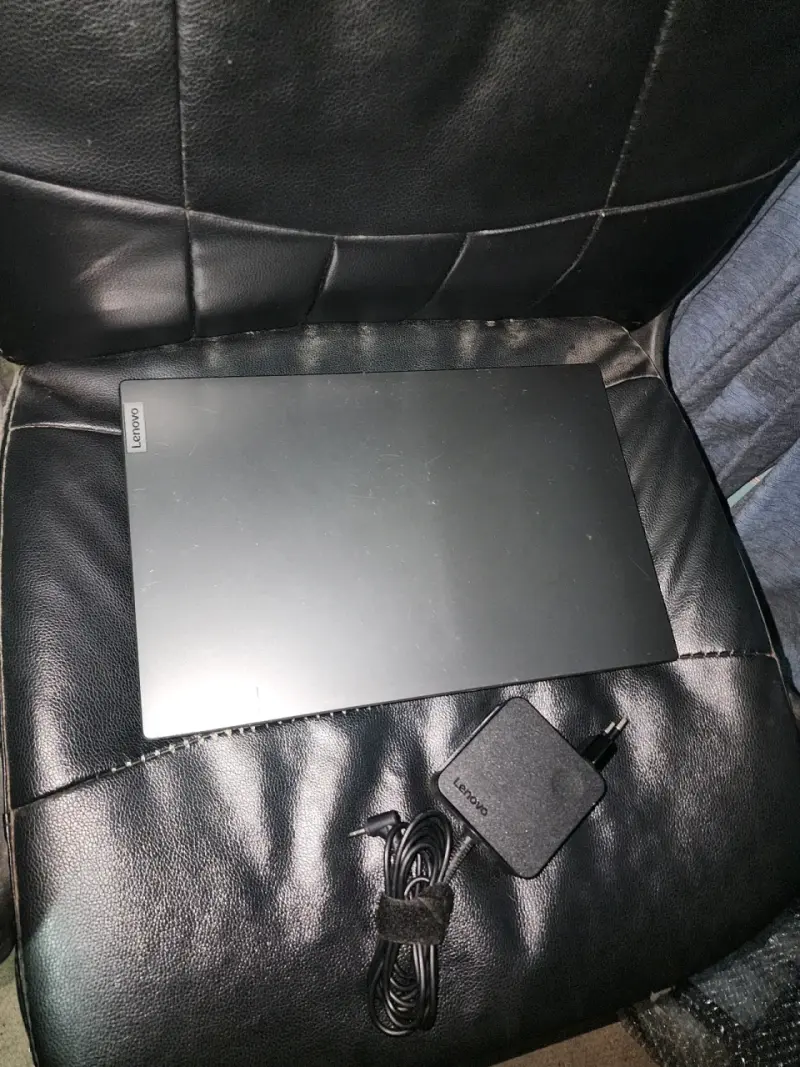 Laptop Lenovo Intel Core i5 en buen estado - 4
