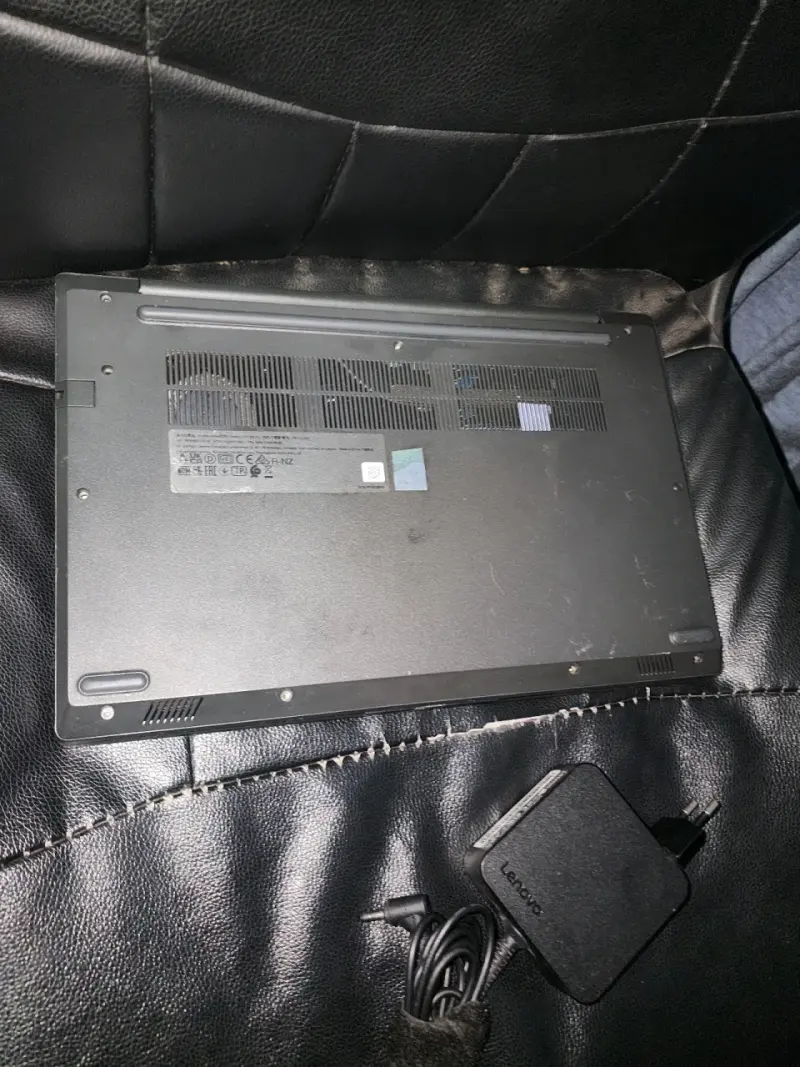 Laptop Lenovo Intel Core i5 en buen estado - 5