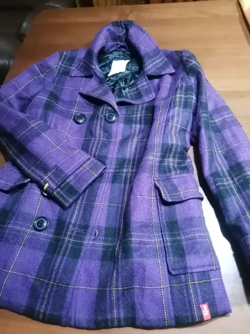 Abrigo de lana a cuadros morado para mujer