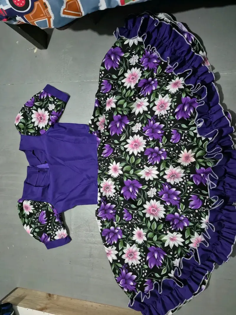 Vestido folclórico para mujer con flores moradas - 2