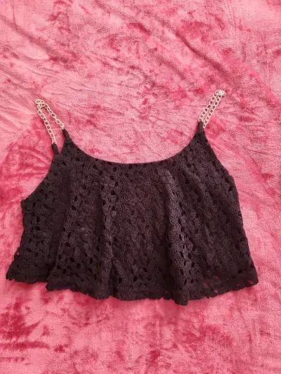 Top de encaje negro con tirantes de cadena - miniatura 1