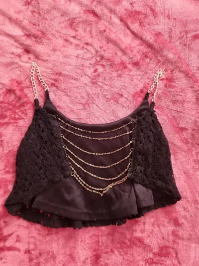 Top de encaje negro con tirantes de cadena - miniatura 2