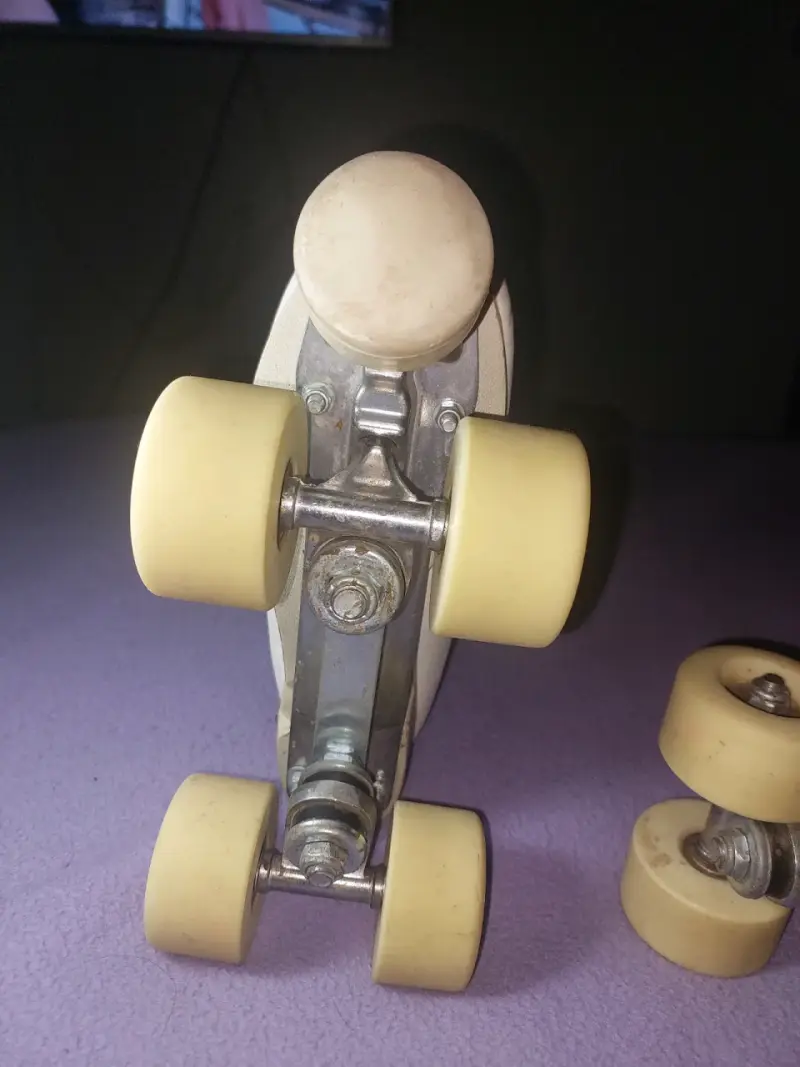 Patines de Cuatro Ruedas Blancos Hook - 3
