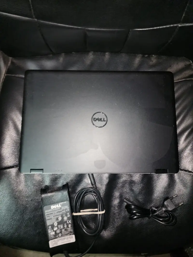 Laptop Dell Latitude con cargador incluido - 3