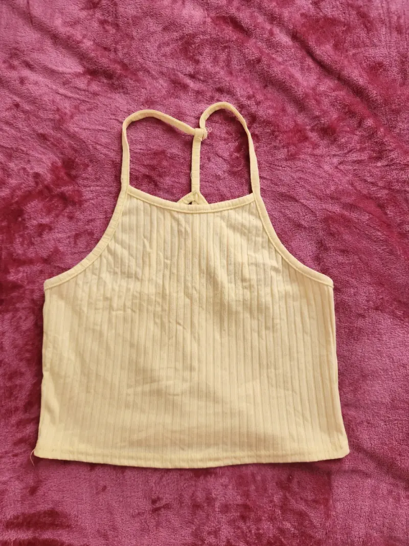 Top corto amarillo con tirantes - 1