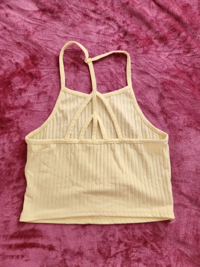 Top corto amarillo con tirantes - 3
