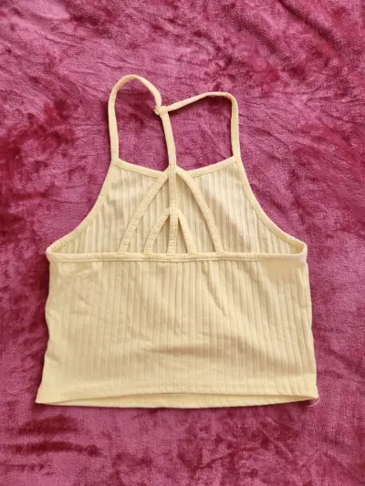 Top corto amarillo con tirantes - miniatura 3