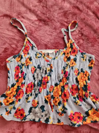 Blusa de tirantes con estampado floral - miniatura 2