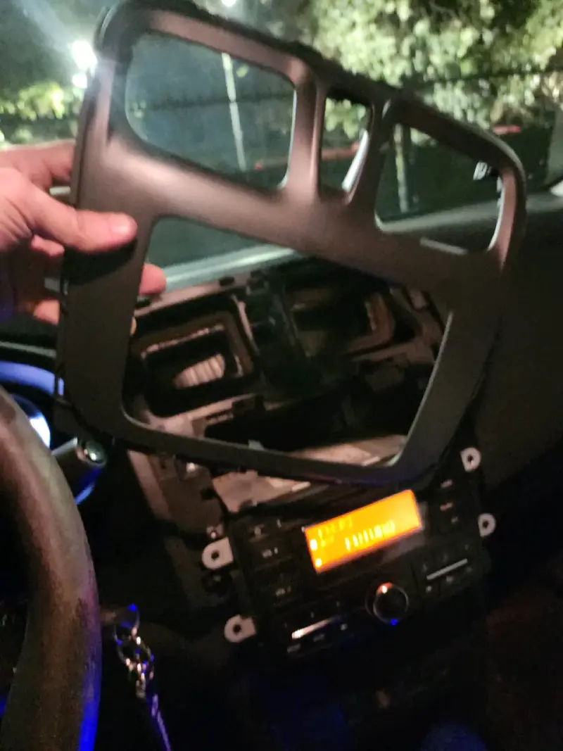 Radio Renault con panel frontal y marco - 4
