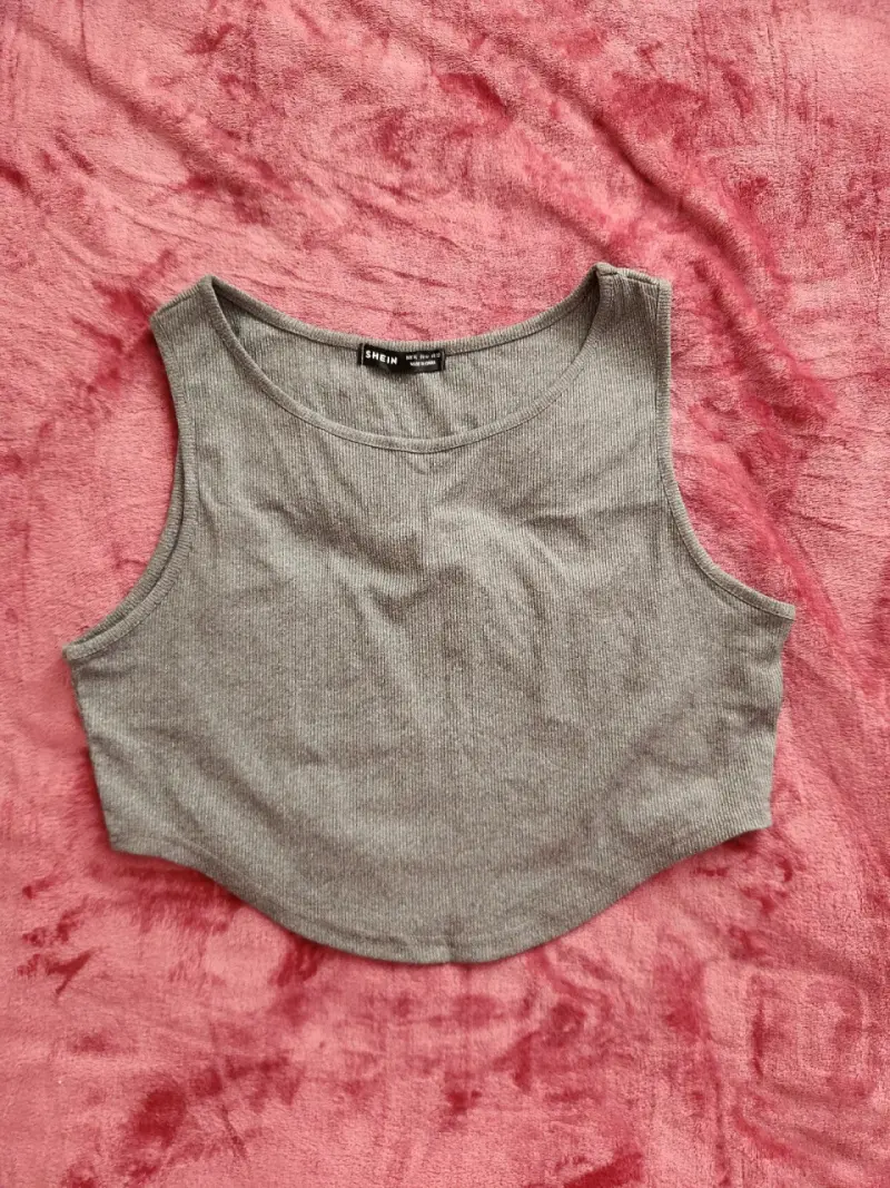 Top sin mangas gris Shein - 1