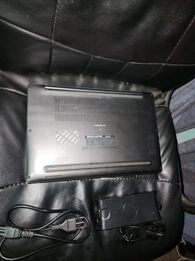 Laptop Dell con cargador en buen estado - 3