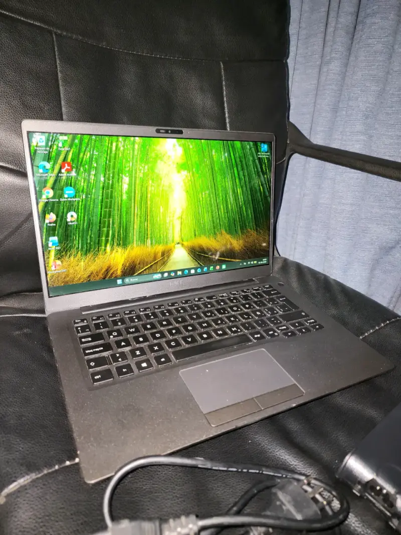 Laptop Dell con cargador en buen estado - 5