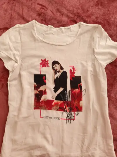 Polera blanca con diseño de flamencos - miniatura 1