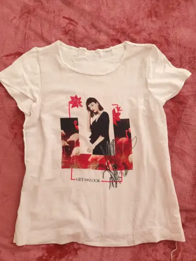 Polera blanca con diseño de flamencos - miniatura 2