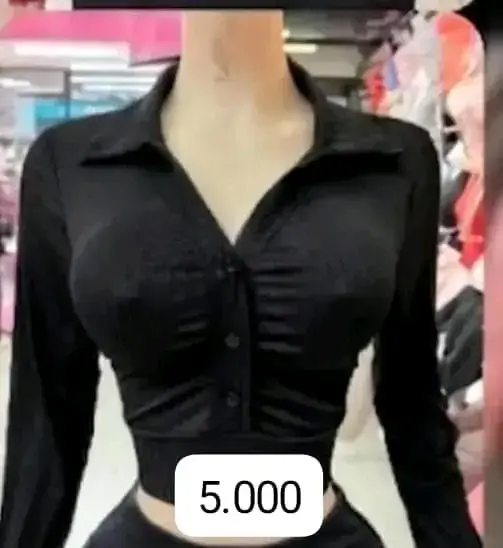 Blusa de encaje con volantes en blanco y beige - 3