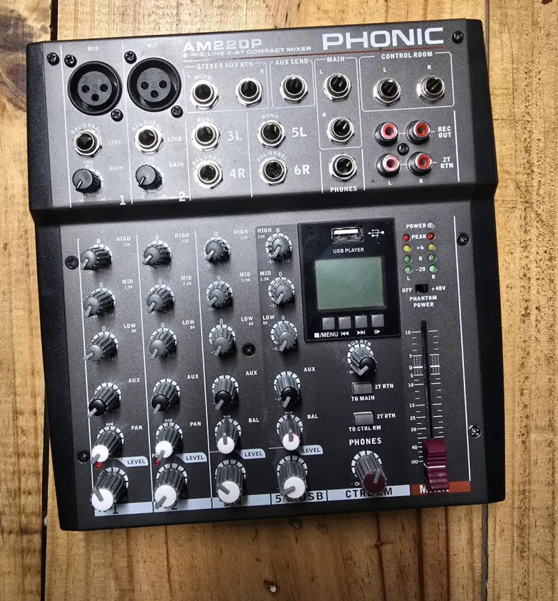 Mezclador Compacto Phonic AM220P con USB - 1