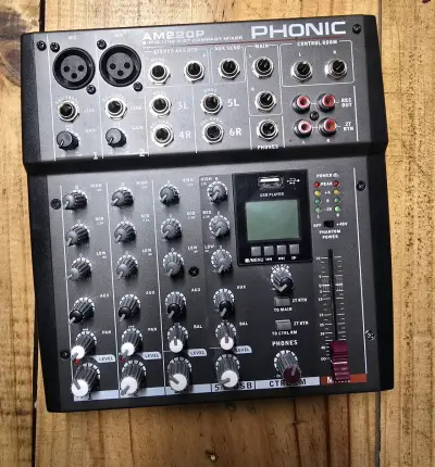 Mezclador Compacto Phonic AM220P con USB - miniatura 1