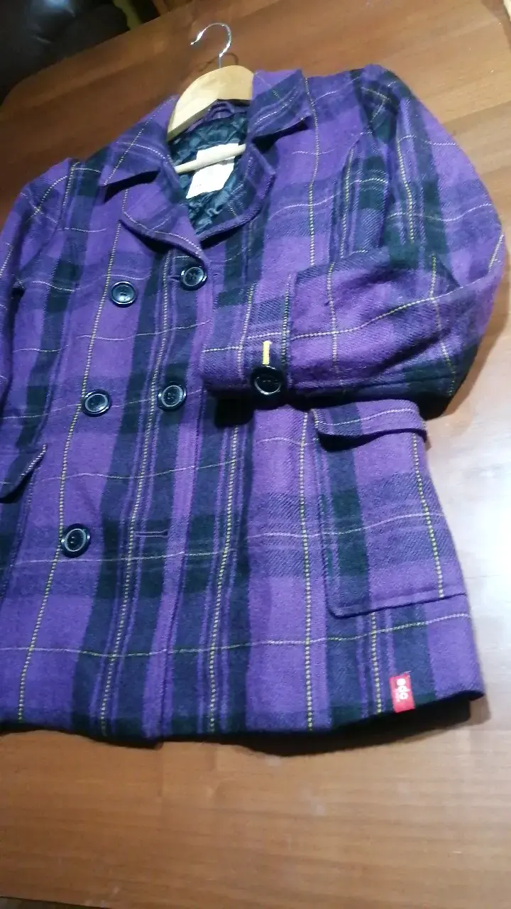 Abrigo de lana a cuadros morado para mujer
