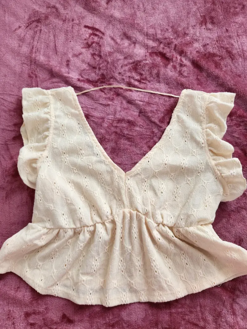 Blusa amarilla con volantes - 2