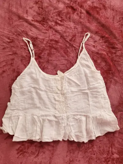 Blusa blanca de tirantes con encaje - miniatura 1