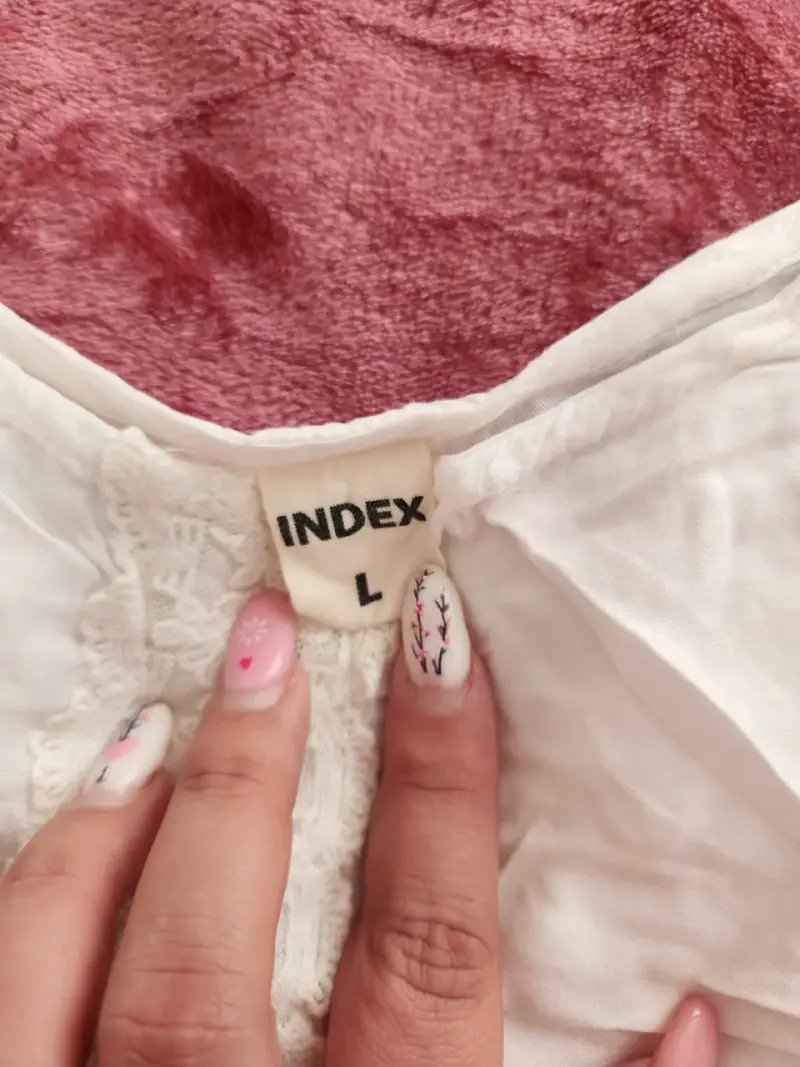 Blusa blanca de tirantes con encaje - 3