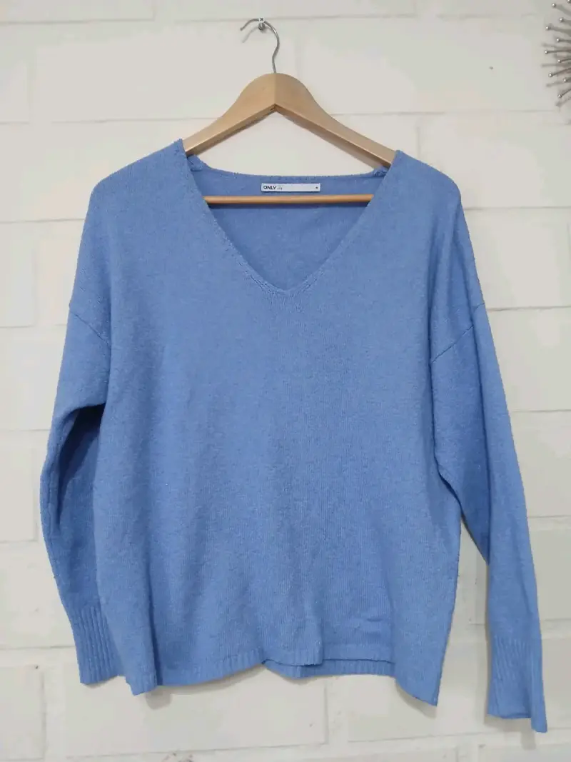 Polera de rayas rojas y blancas con corazón azul - 4