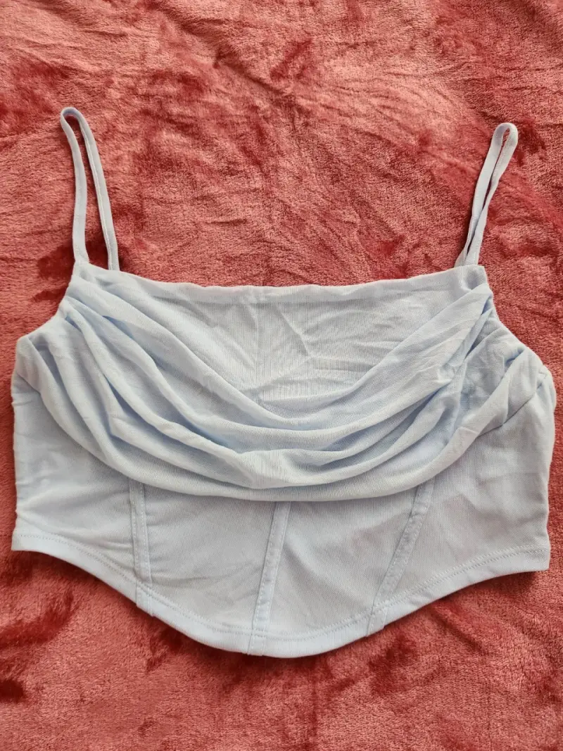 Top corto azul claro Shein con tirantes - 2