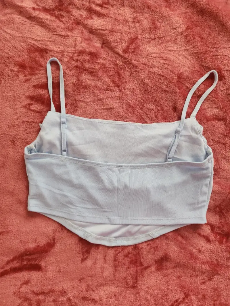 Top corto azul claro Shein con tirantes - 3
