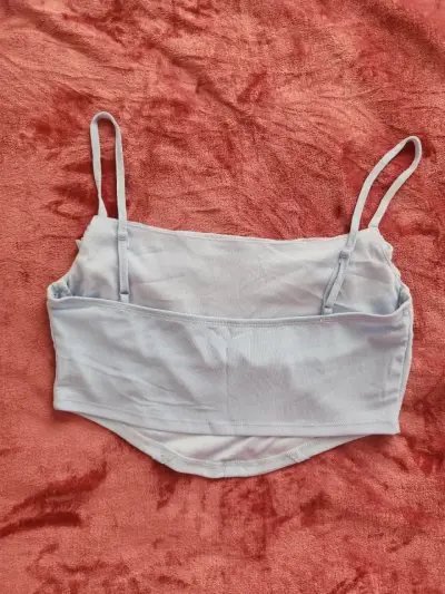 Top corto azul claro Shein con tirantes - miniatura 3