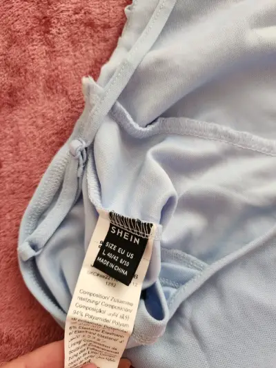 Top corto azul claro Shein con tirantes - miniatura 4