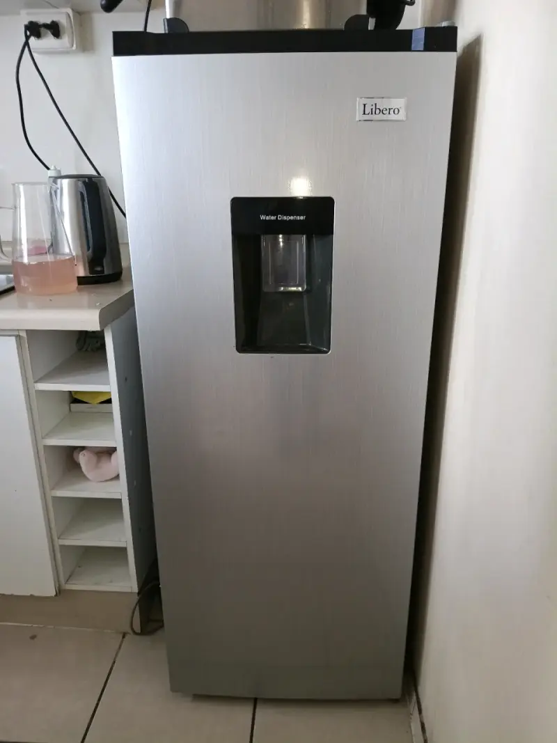 Refrigerador Libero con dispensador de agua - 1
