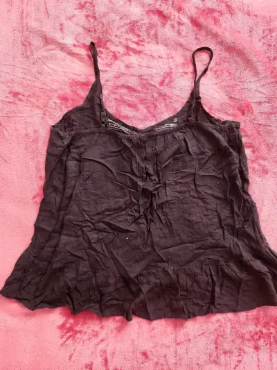 Blusa negra con lentejuelas y encaje - miniatura 3