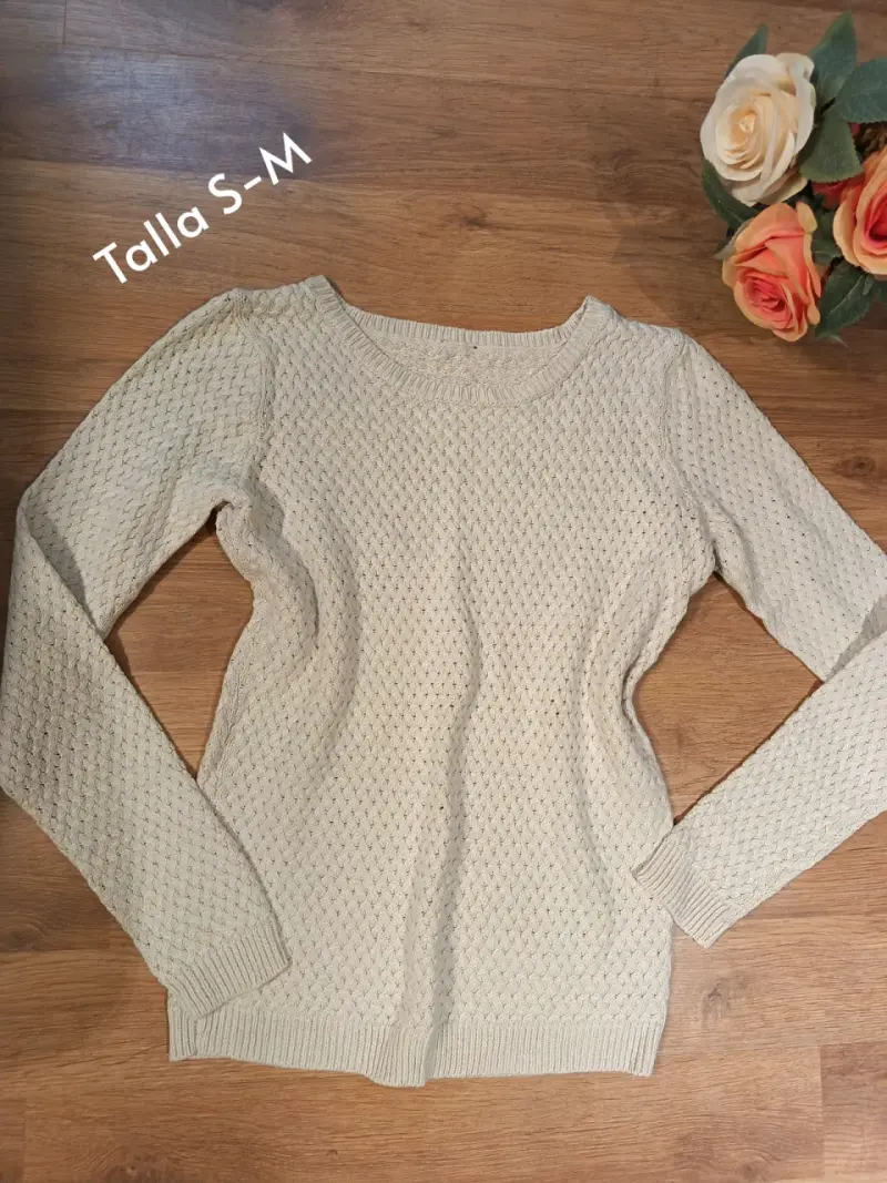 Conjunto de Suéter Beige y Falda de Mezclilla - 2