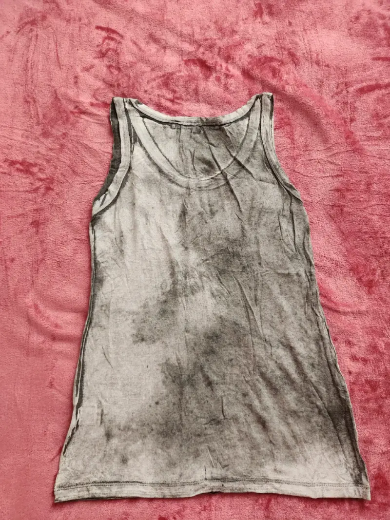 Polera sin mangas gris desgastada para mujer - 3