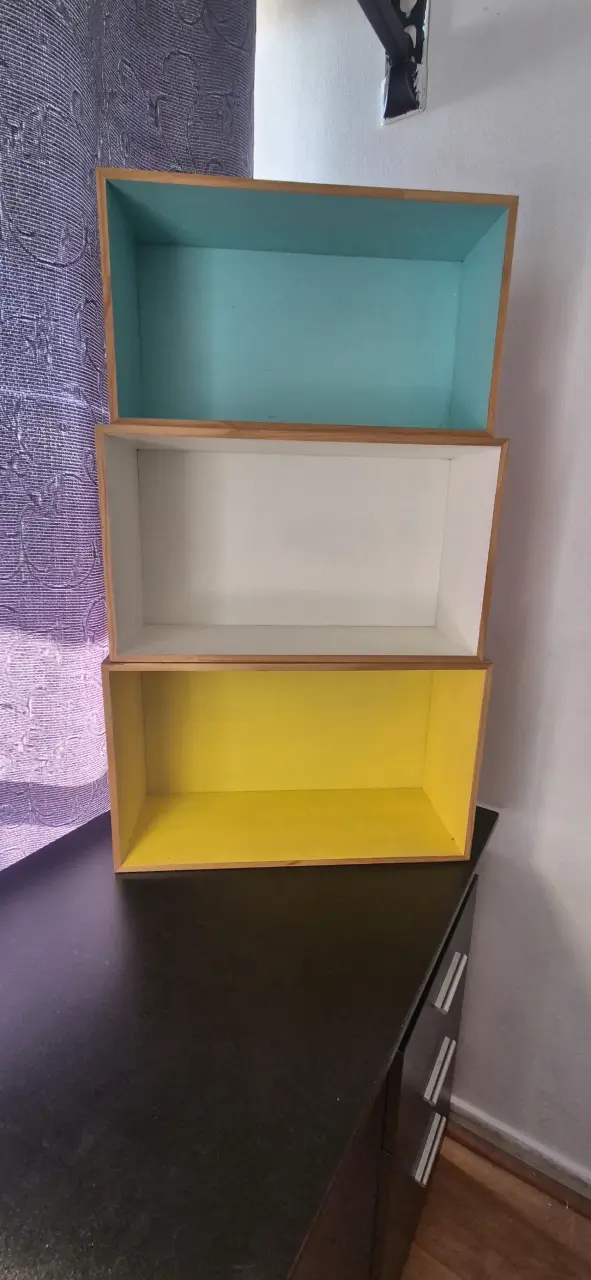Estantes de madera coloridos apilables - 1